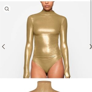 SKIMS Fits Everybody Turtle Neck Top Gold Metallic
